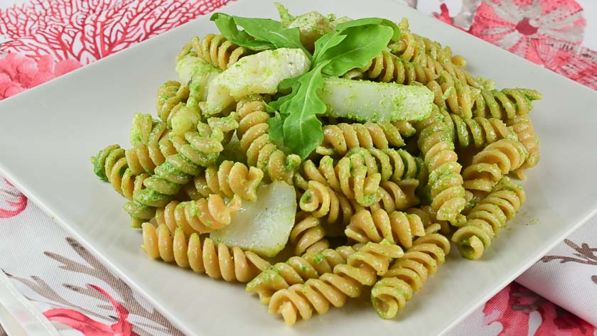 Pasta con baccalà e pesto di rucola e mandorle